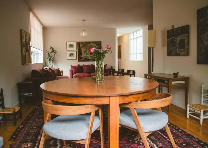 Charming Flat With Art & Natural Light In Condesa