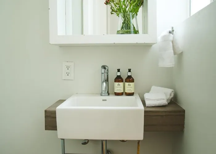 Charming Flat With Art & Natural Light In Condesa *